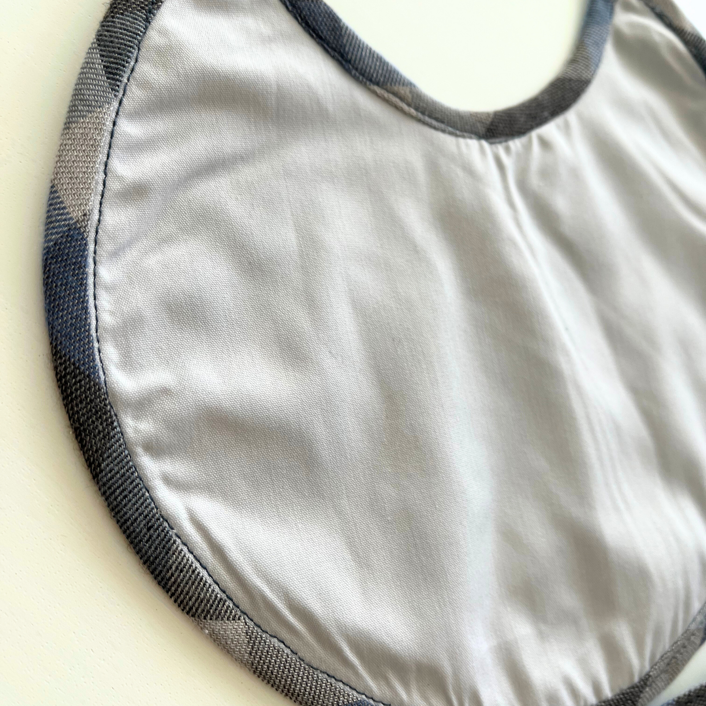 Babero redondo colección Cuadros